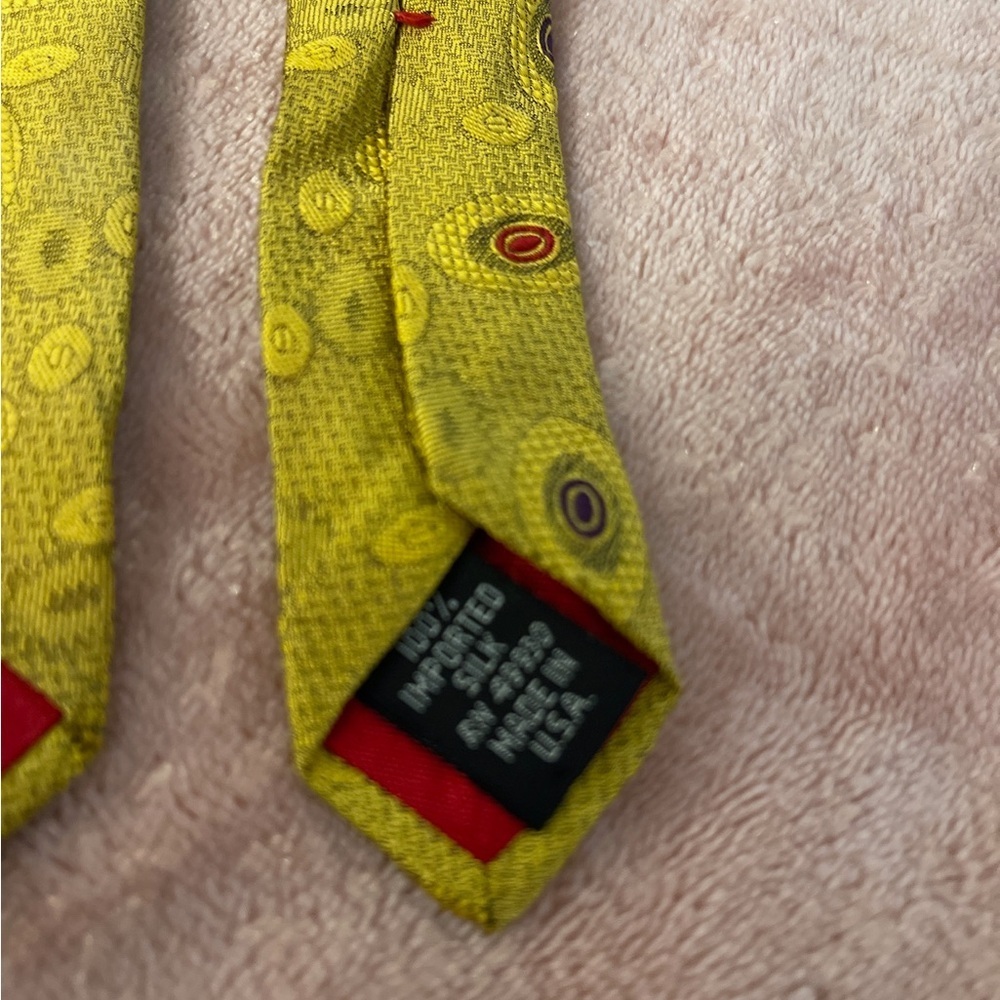 Vibrant Yellow Patterned Men's Tie - Picture 8 of 8